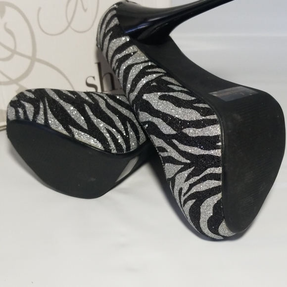 EUC Shi by Jouney's Storm Zebra Heels - Picture 7 of 8